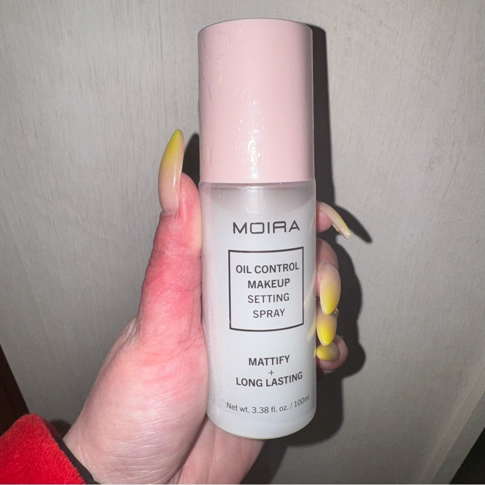 Oil control setting spray